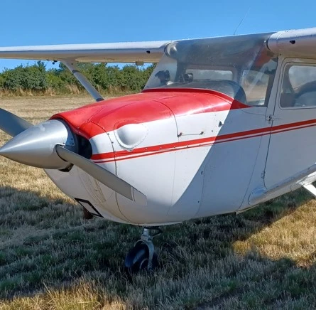 Olielækage under propel umiddelbart efter nødlanding.