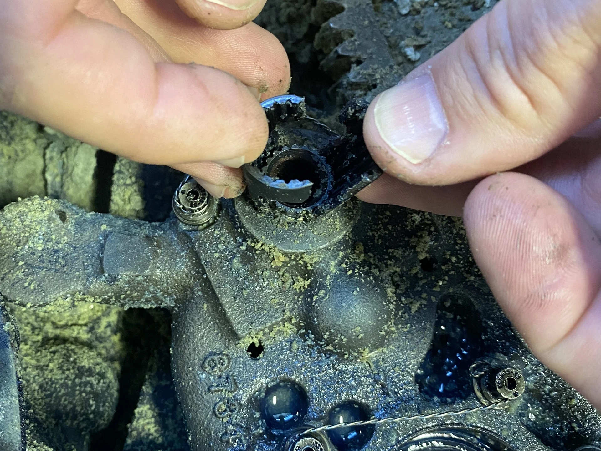 Opposite half of the accessory gearbox with the fractured drive shaft coupling to the oil pump input gearshaft