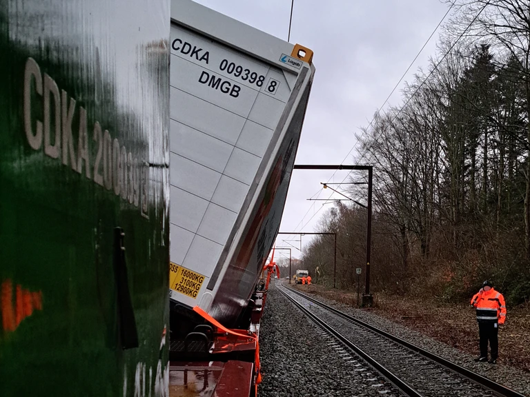 Togets højre side efter standsning i Ullerslev.
