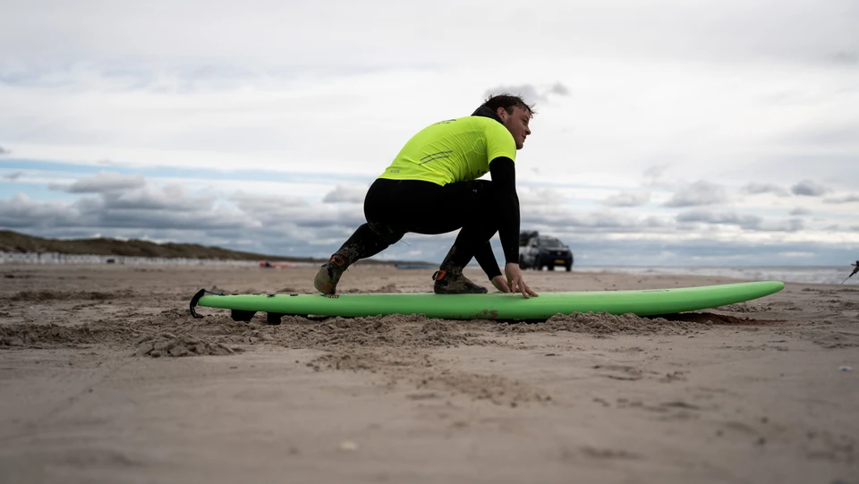 surfer på stranden