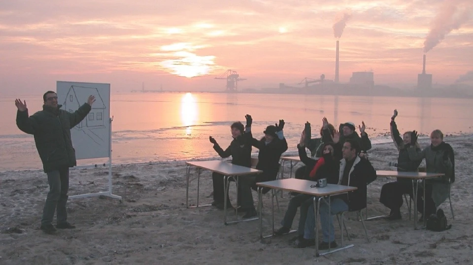 Forsidebilleder til Journal of World Education vol.33 no.1. Fotos: Allan Siao Ming Witherick. Sønderstrand, Aabenraa, februar 2002.