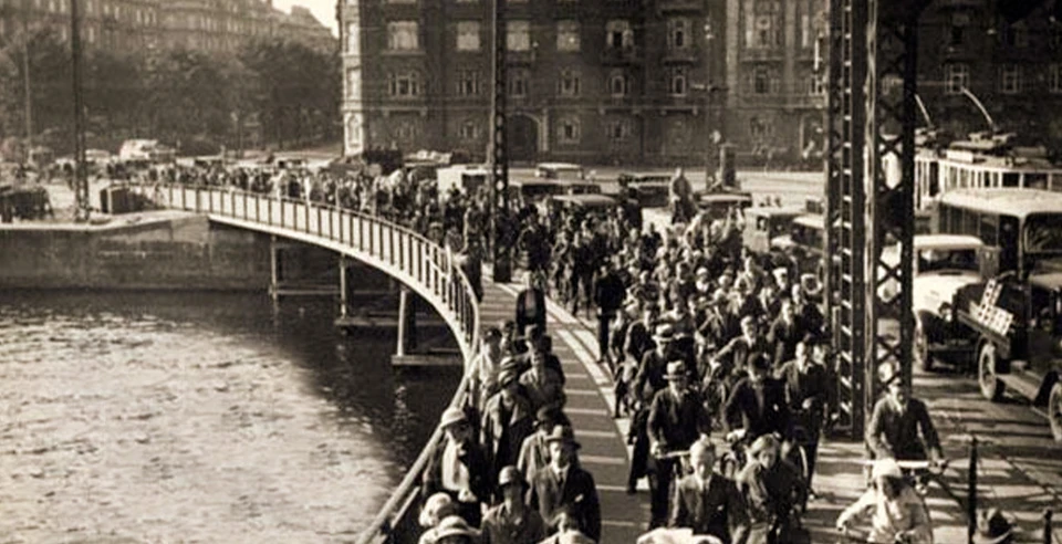 For mig er sprogets klang (Langebro i 1930, KBH stadsarkiv)