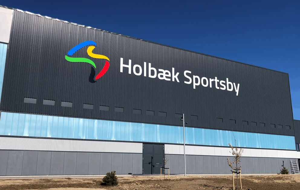 Billede forestiller forsiden af Holbæk Sportsby 