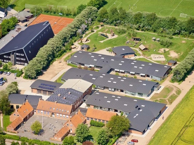 Dronebillede af Tuse Skole