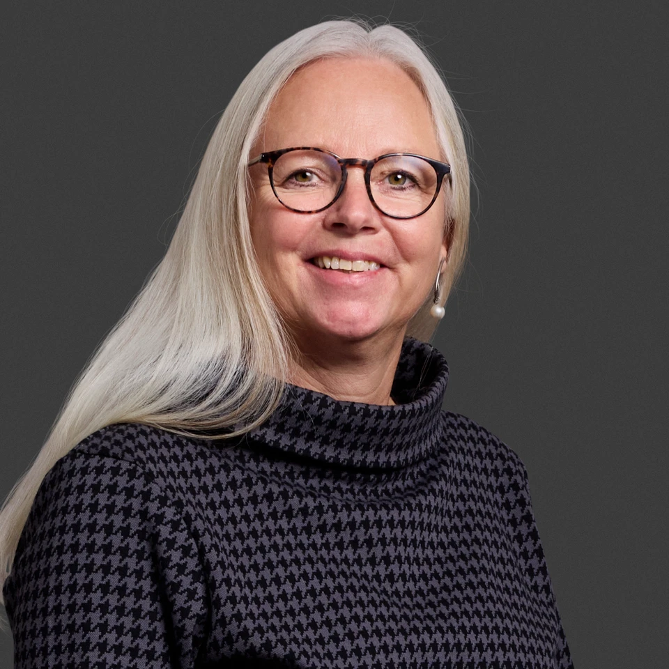 Karina Helmer (V)
