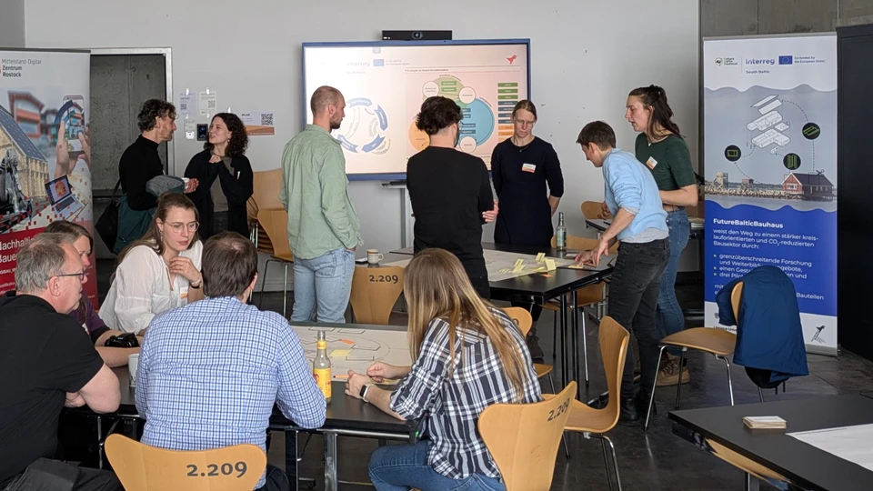 Discussions in groups during the FutureBalticBauhaus workshop; source: Mandy Kaden, Hochschule Wismar