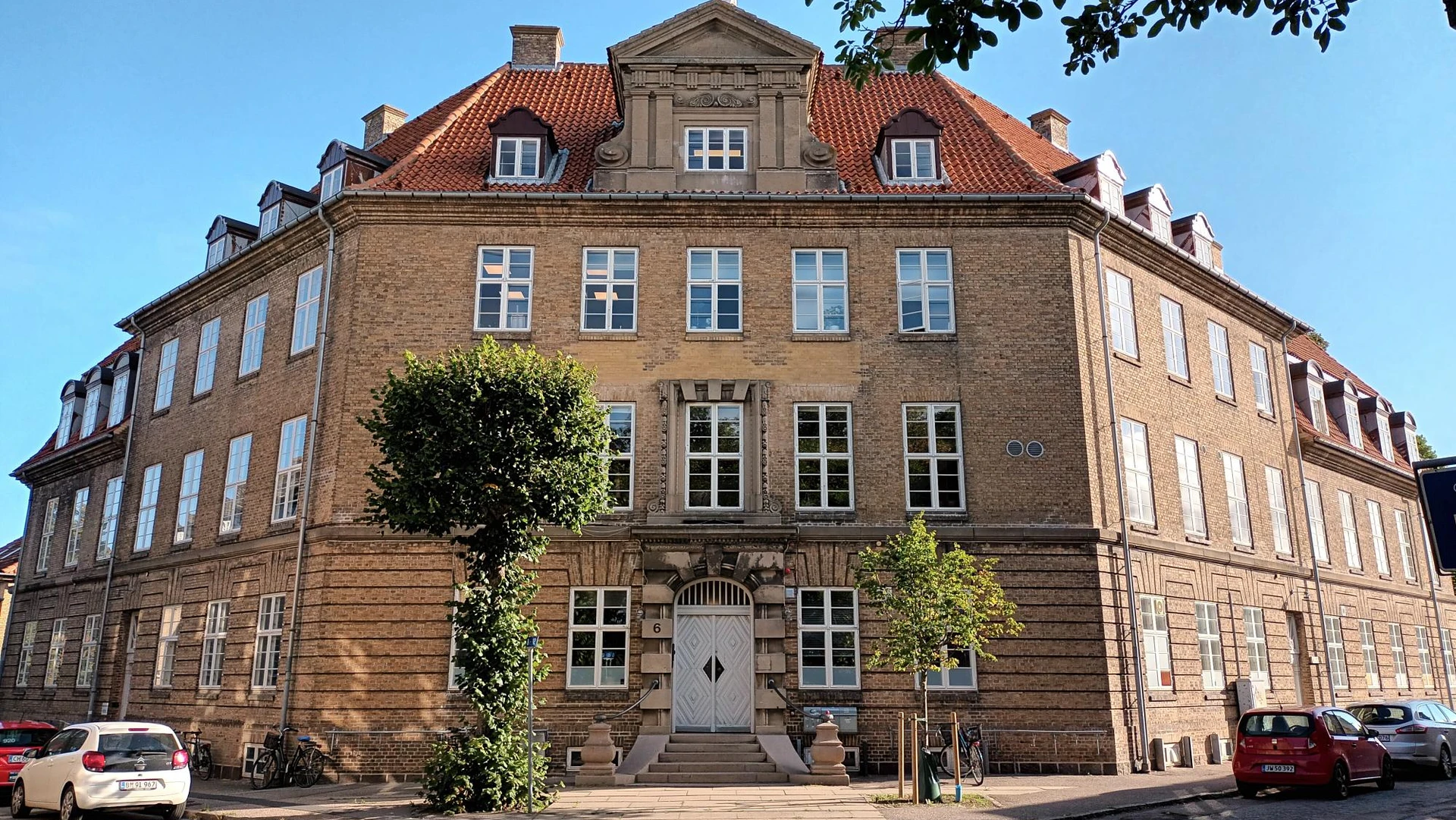 Indgangsparti til Multihuset