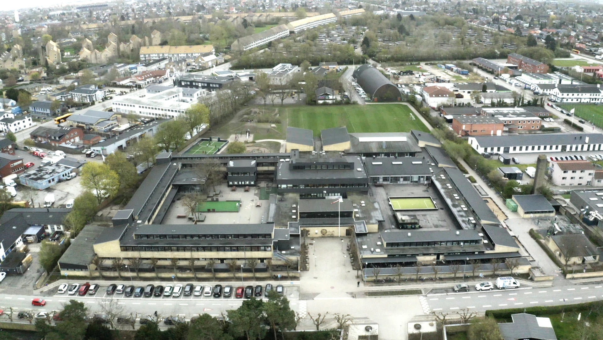 luftfoto af Gungeusskolen og de omkringliggende arealer