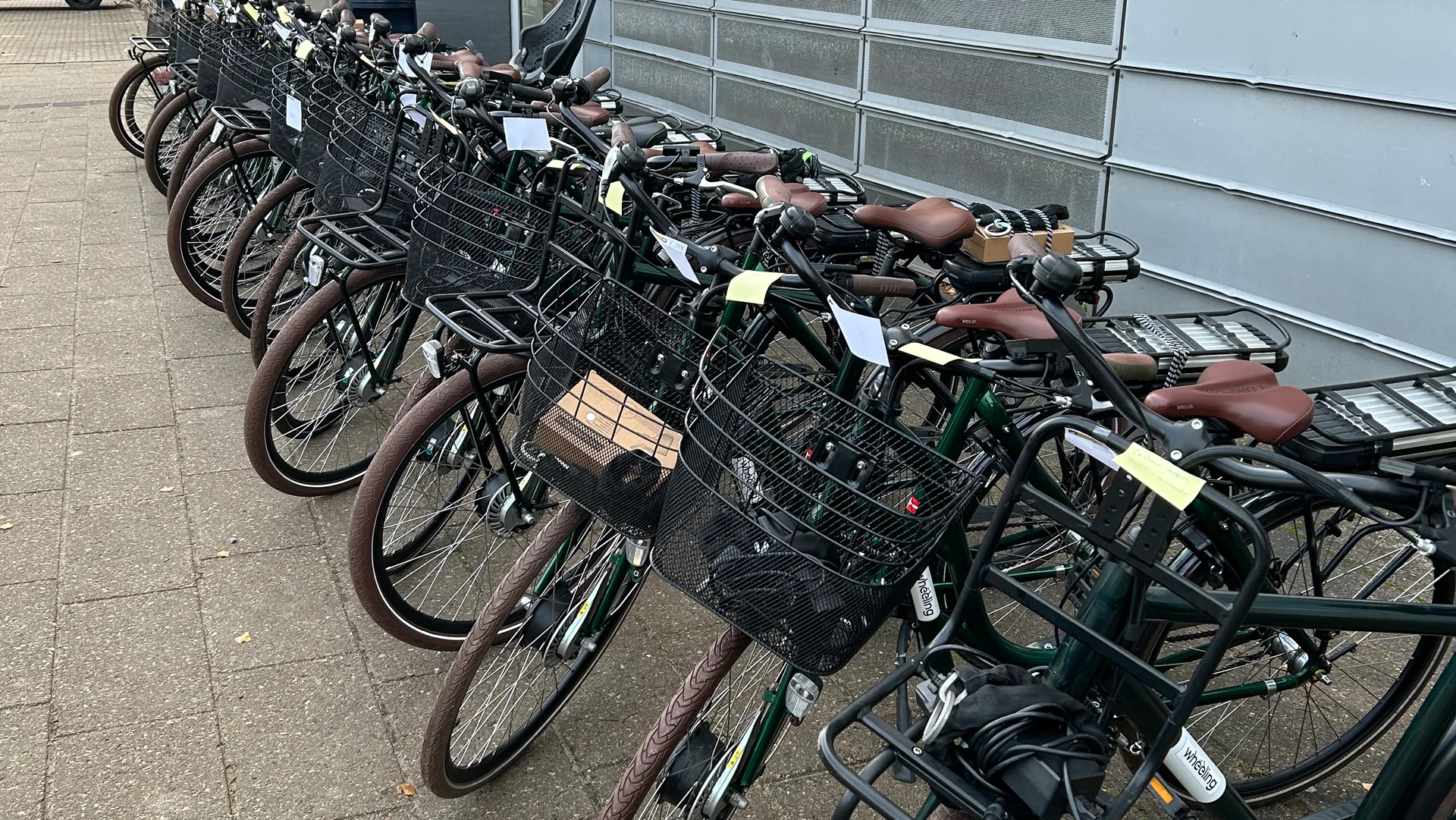 Elcykler foran rådhuset ved sidste omgang udlån af elcykler