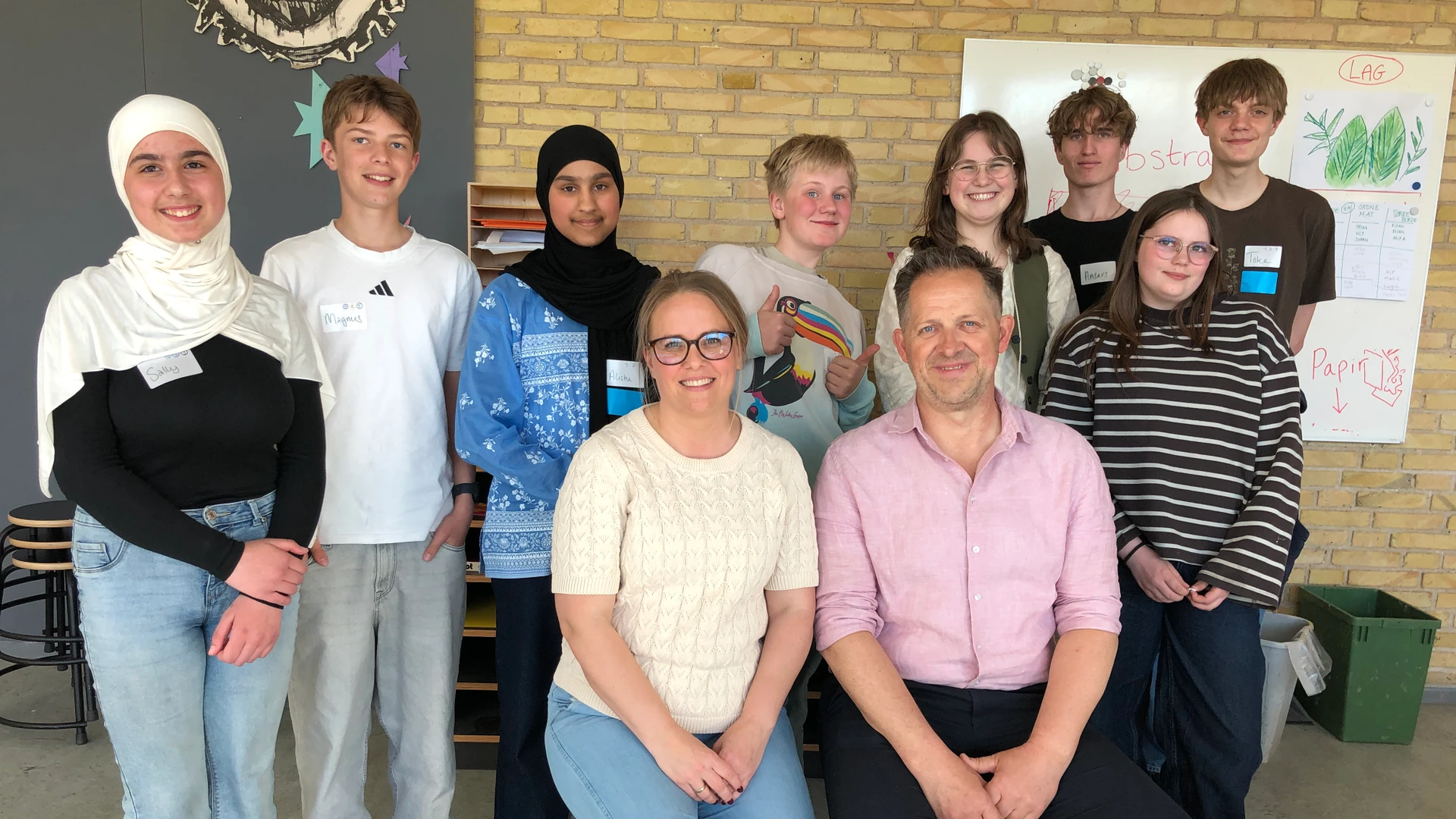 Elevrådsrepræsentanter, formanden for Skole- og Uddannelsesudvalget Sara Benzon og skolechef Ole Møller Laursen