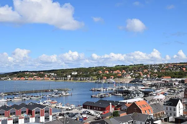 Luftfoto af Lemvig havn og midtby