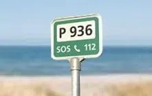 Skilt ved strand - SOS ring 112