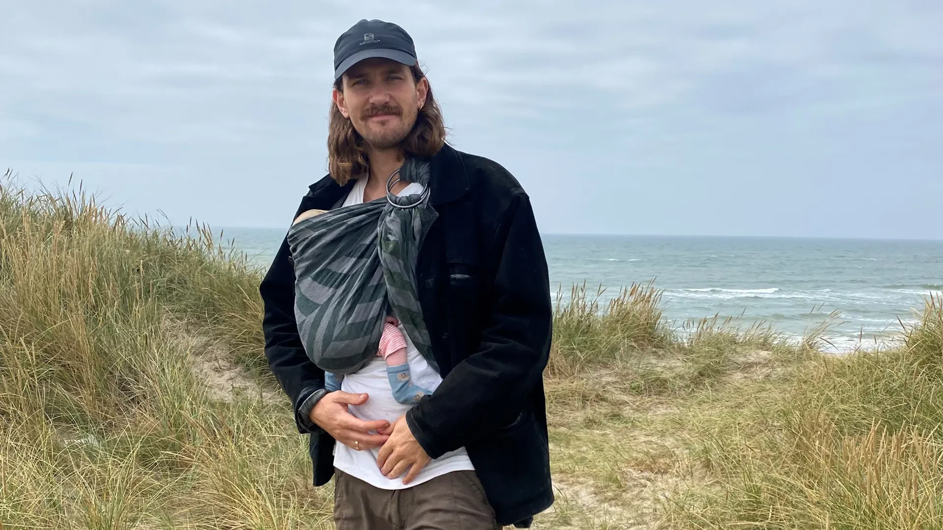 far med baby i klitterne