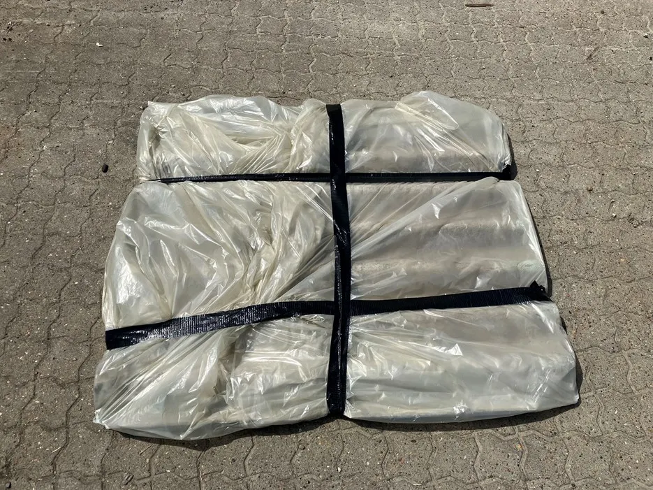 Emballering af asbest i klar, tætsluttende plast