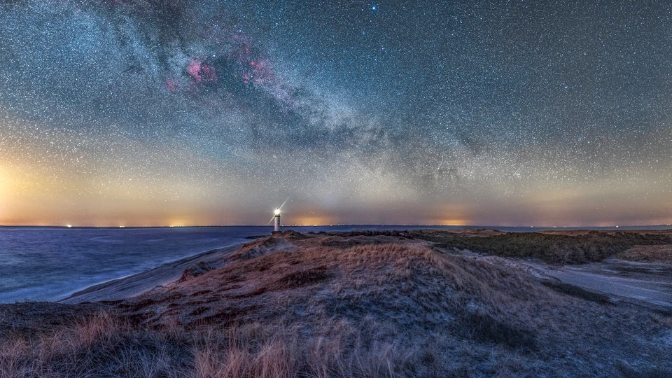 Anholt fyr - langtidseksponeret - Foto af Jakob Andersen fra Clearskyastro.dk