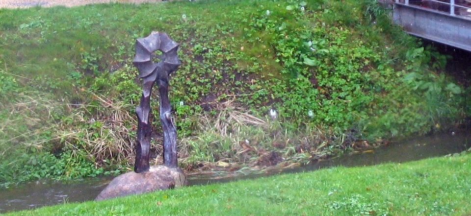 Frederik Sparvaths skulptur "Hyldest til de frivillige" 