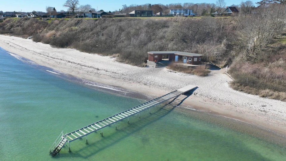 Rude Strand set fra drone