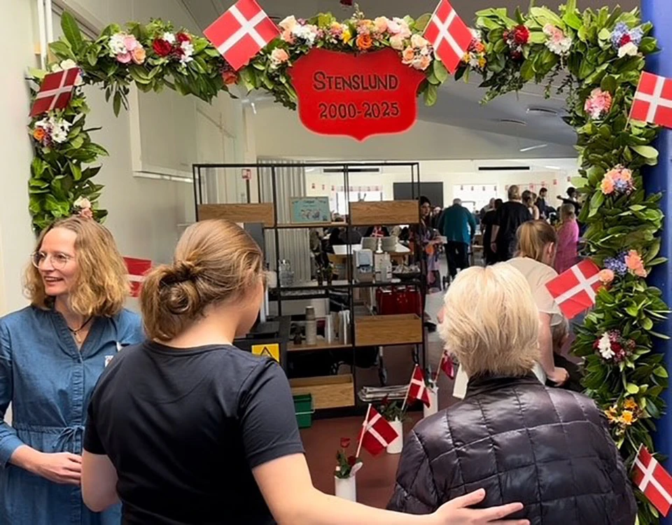 Indgang til festlighederne til Stenslundscentrets 25 års fødselsdag
