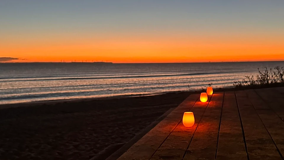 Lys på stranden ved Rude