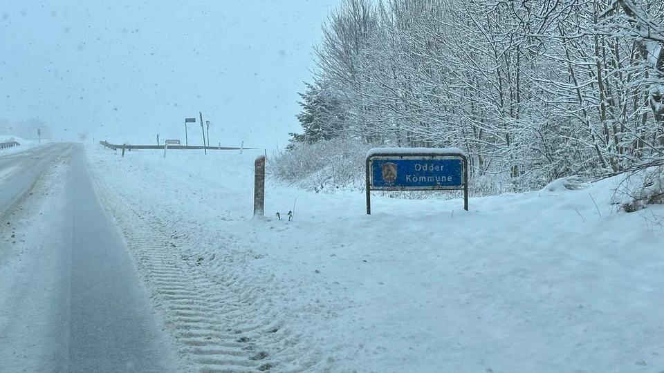 Vej med sne på