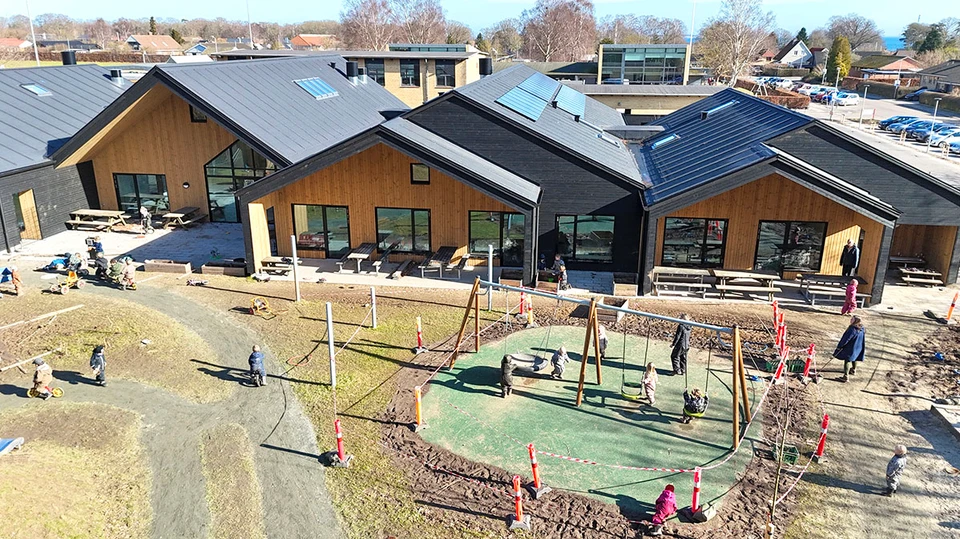 Hou Børnehus set fra drone