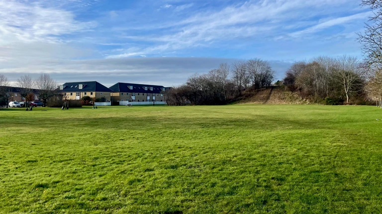 Billedet viser området foran kælkebakken i Jersie.