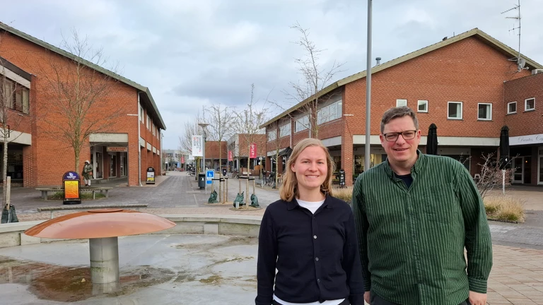 På billedet ses Ida Ingemann og Søren Houen Schmidt fra fra Grandville, som ser frem til at møde Solrød Kommunes borgere og brugere af Solrød Center i løbet af foråret og sommeren