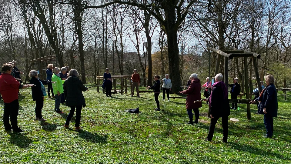 Hjørnestenene i naturtræning er motion, fællesskab og natur.