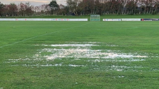 Opvisningsbanen, den ene af to fodboldbaner i Hjerm står alt for ofte under vand