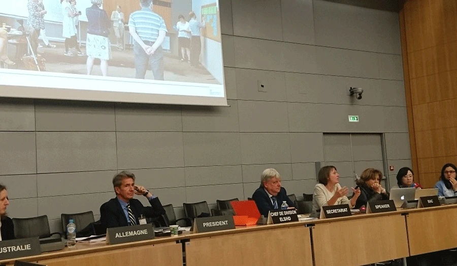 Sanne Jensen fra Sundhedsdatastyrelsen holder oplæg for OECD om vores arbejde med patientrapporterede oplysninger.  